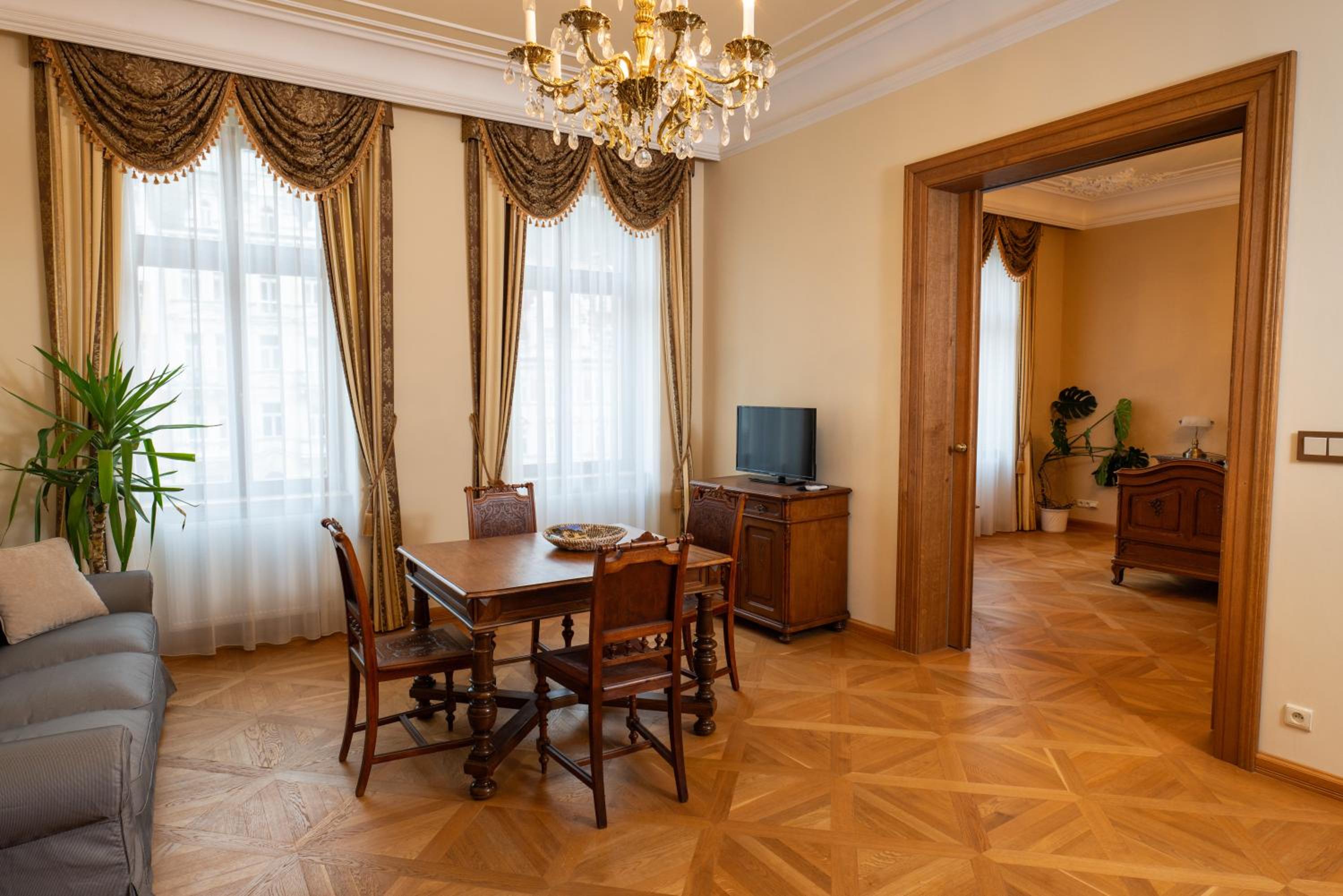 Zlatý Pelikán Apartments
