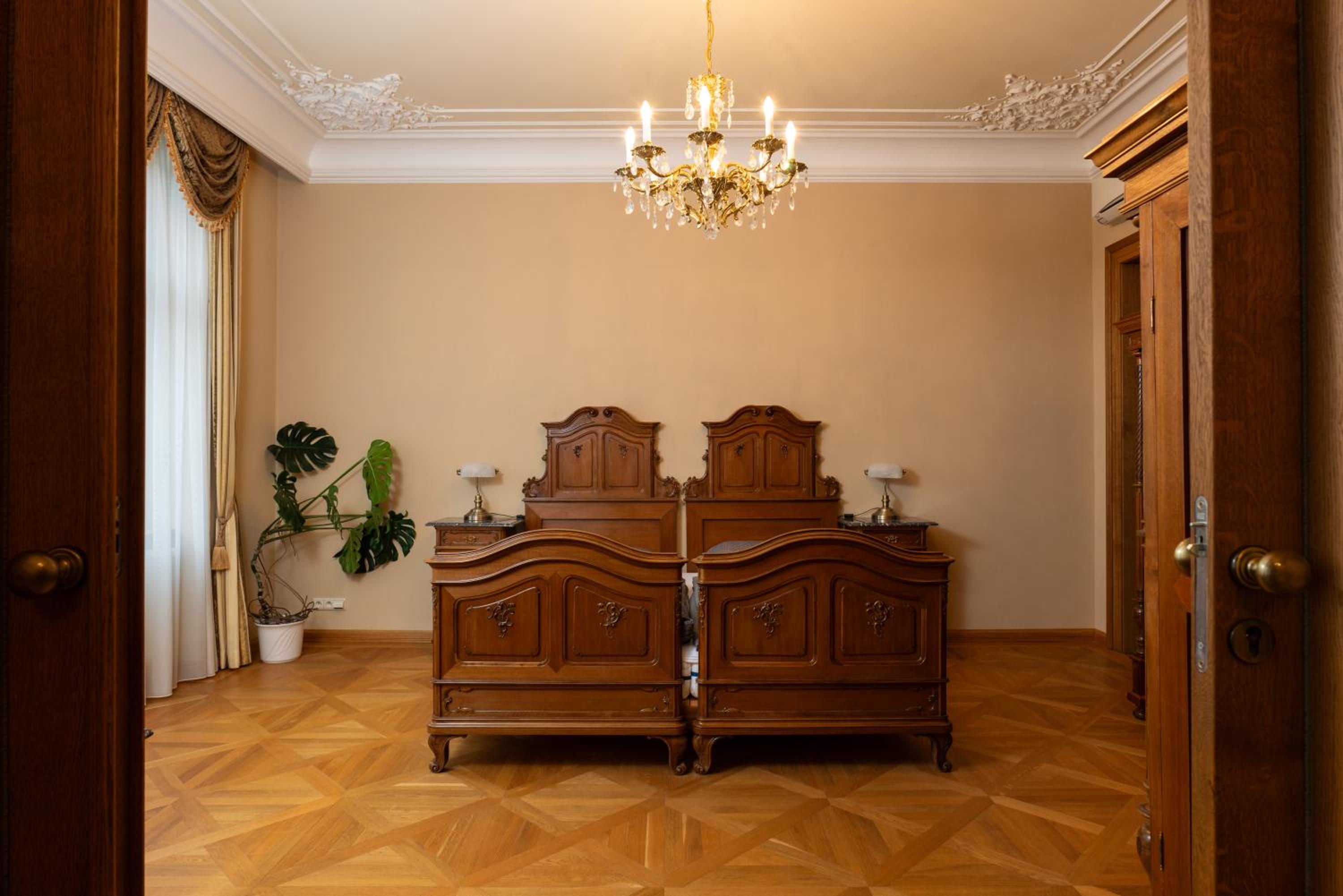 Zlatý Pelikán Apartments
