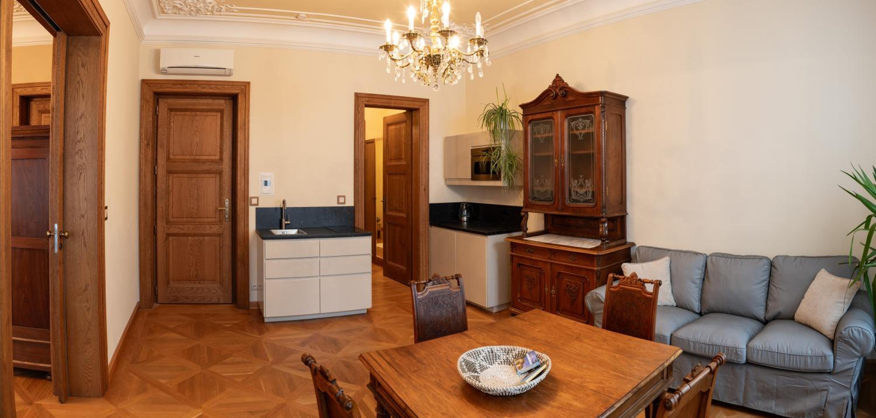 Zlatý Pelikán Apartments