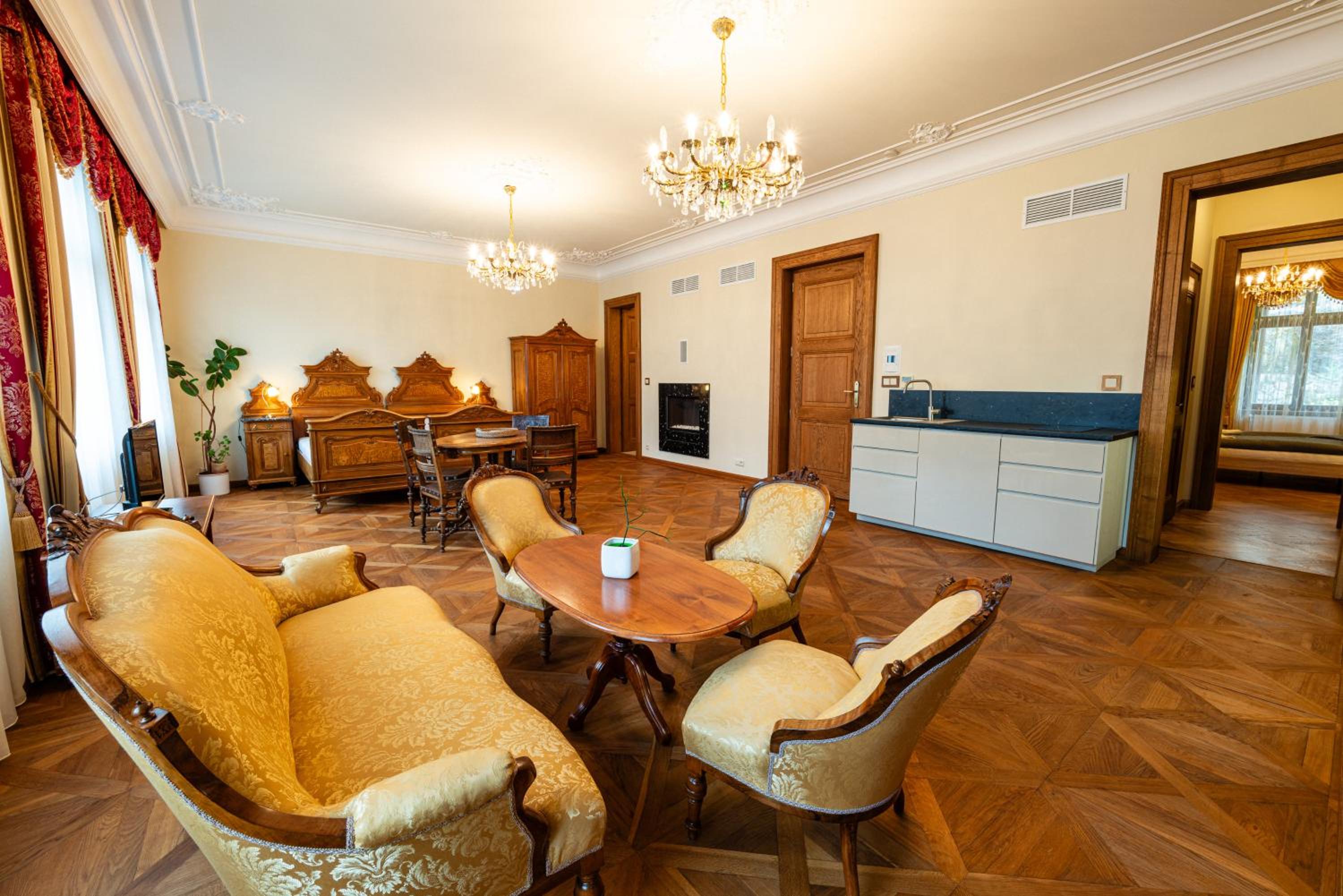 Zlatý Pelikán Apartments