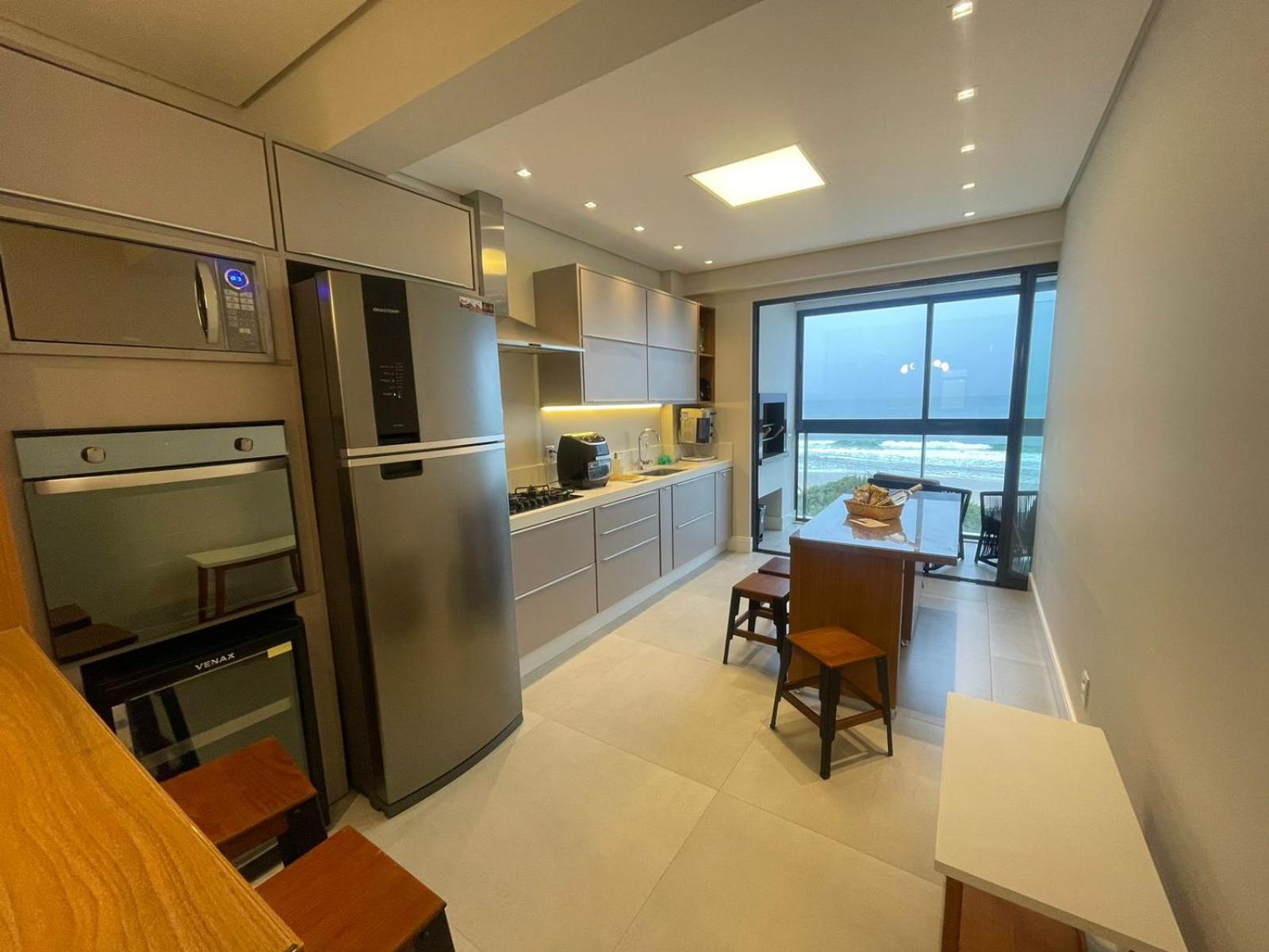 cód 30 - Apartamento magnífico frente mar