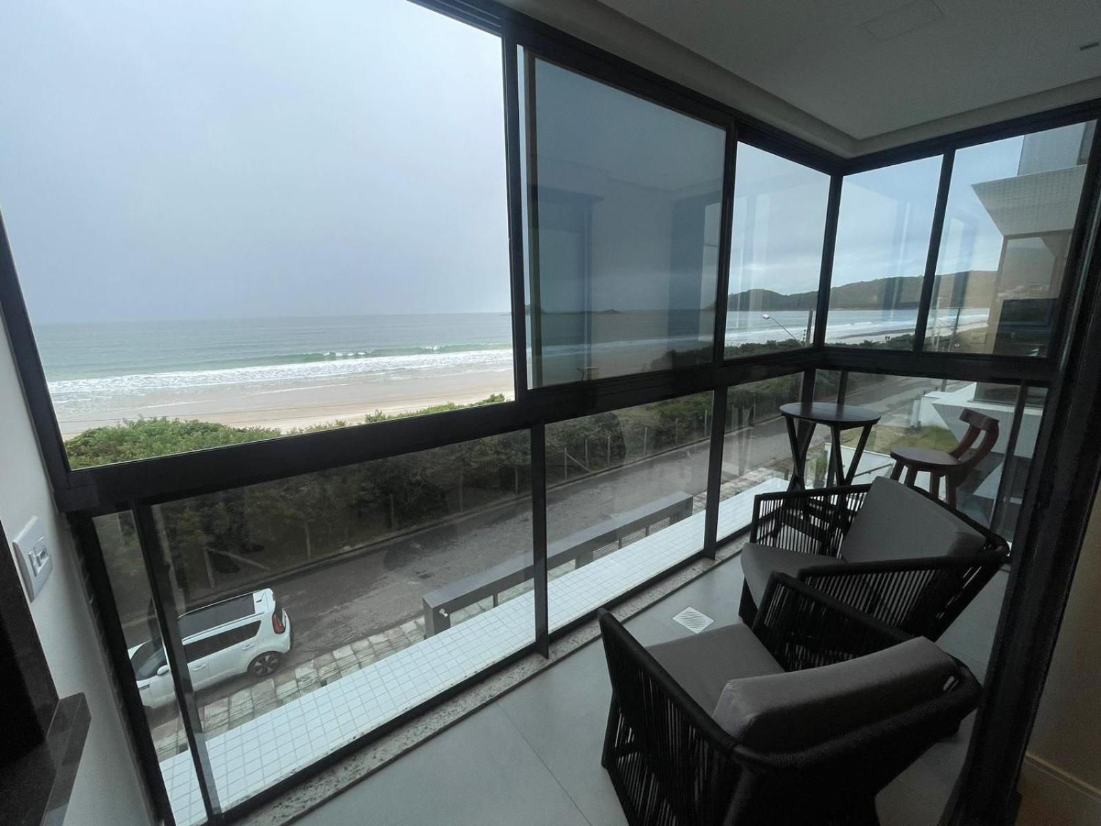 cód 30 - Apartamento magnífico frente mar