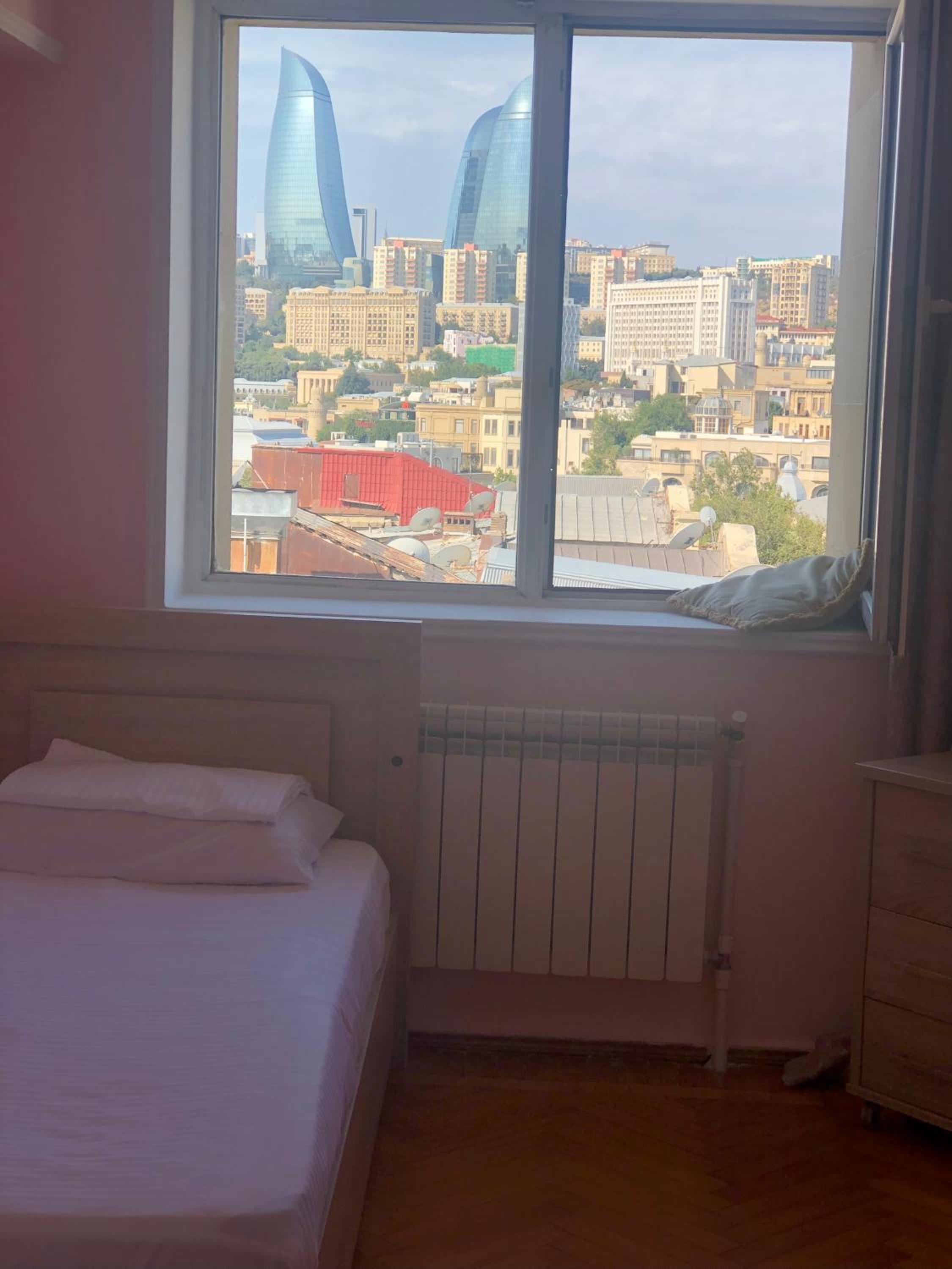 Two-room shared apartment with sea view in the city center