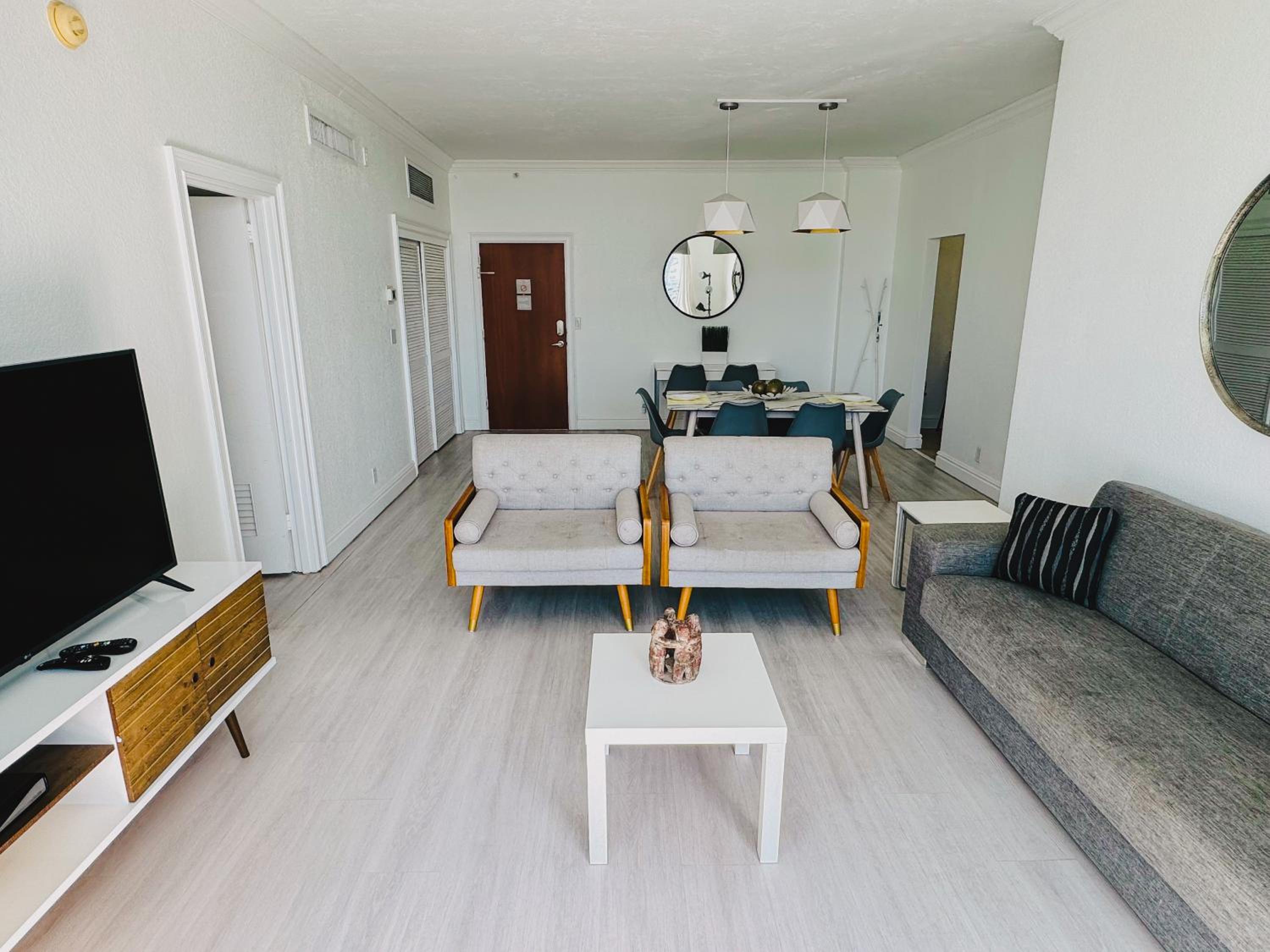 Miami Hollywood Great Two Bedroom Apartment with Channel View 006-22bvic view 4