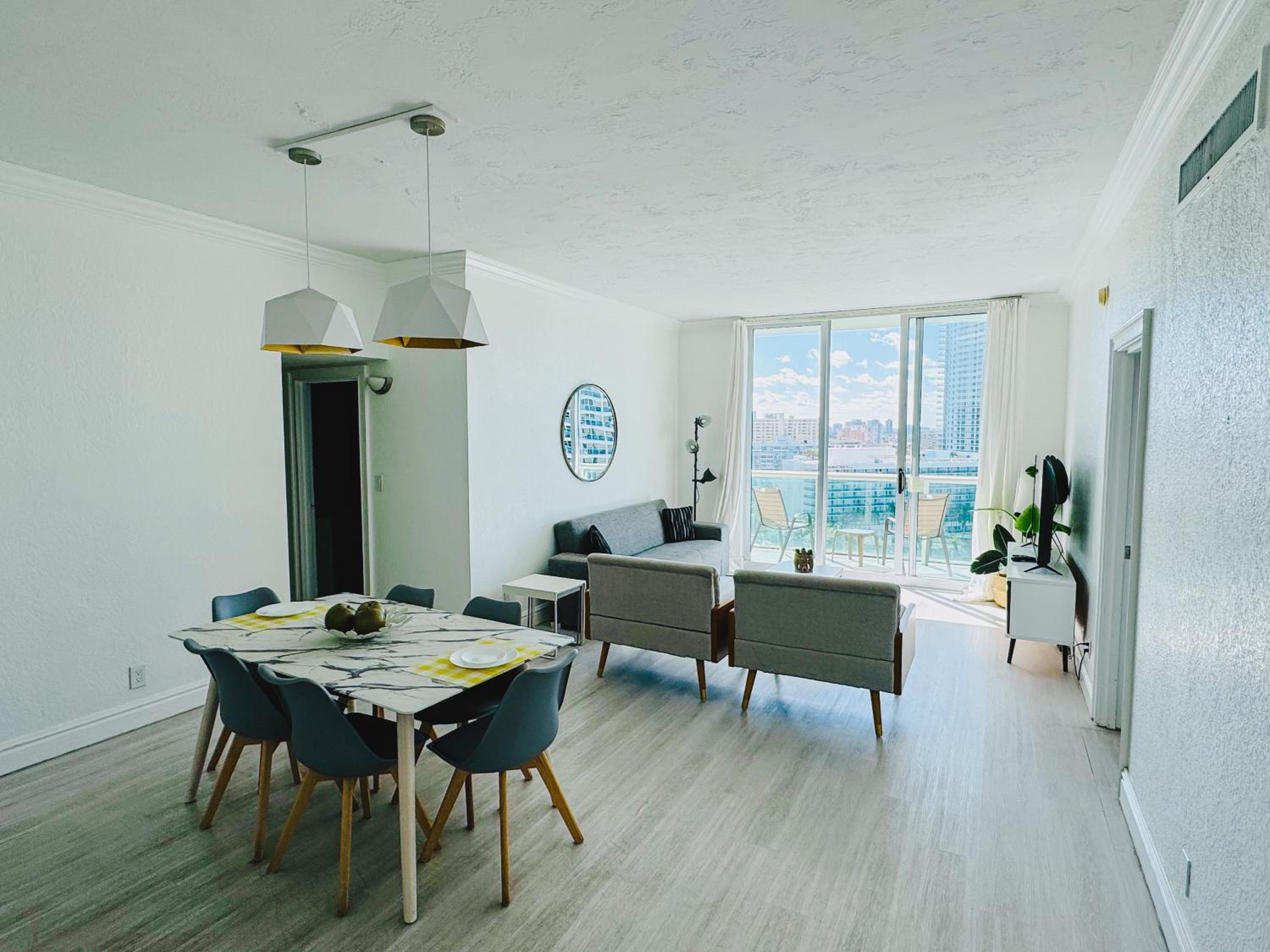 Miami Hollywood Great Two Bedroom Apartment with Channel View 006-22bvic view 5