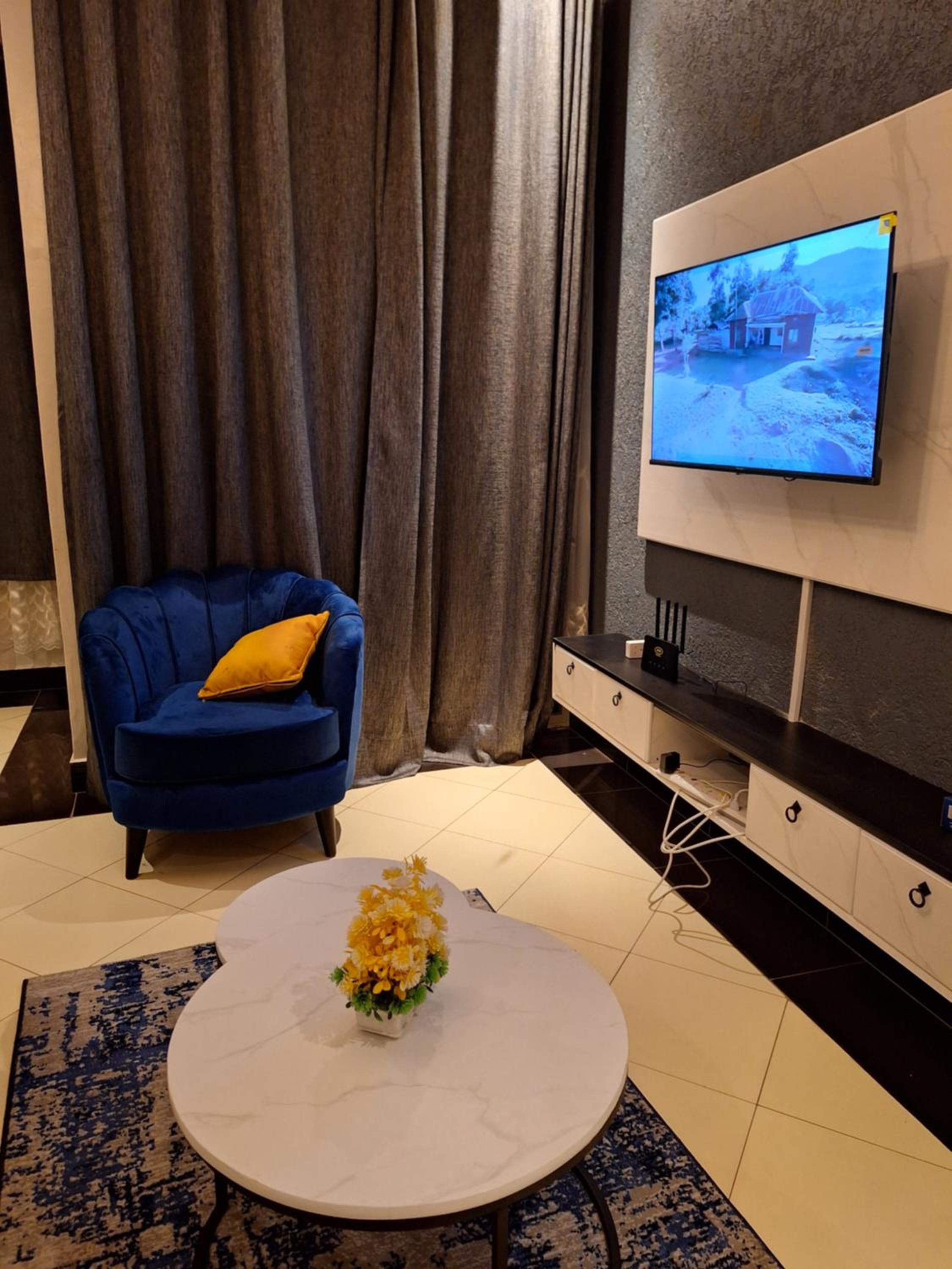 H&M Luxury Homes view 3