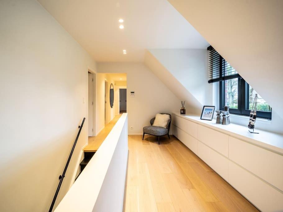 Luxurious 4BR Villa in Waterloo