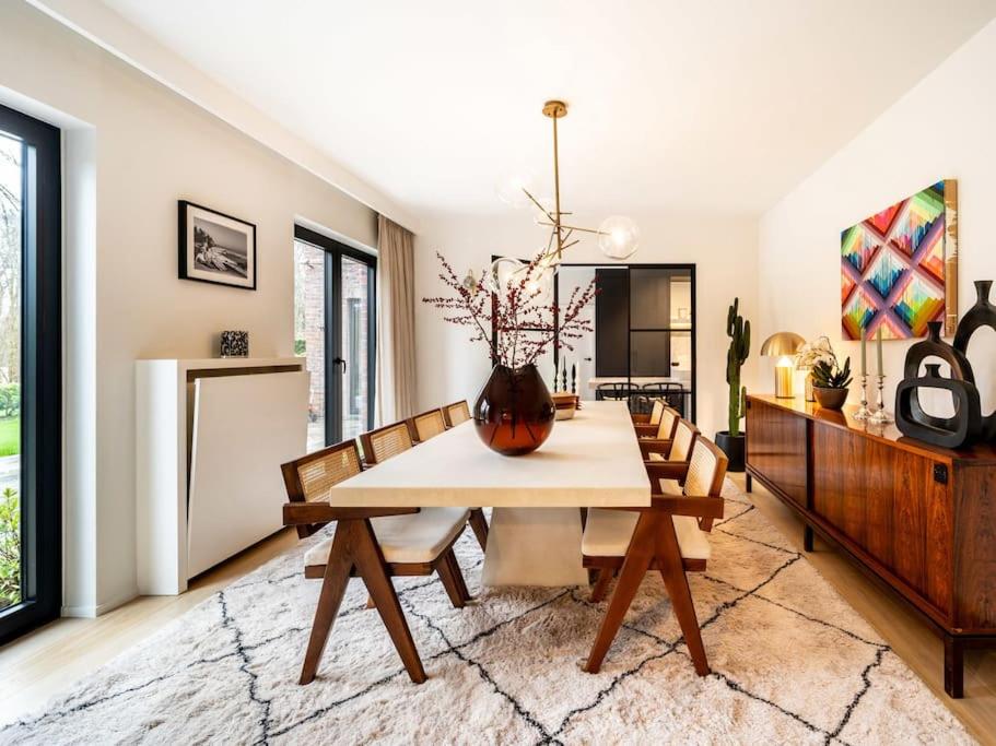 Luxurious 4BR Villa in Waterloo