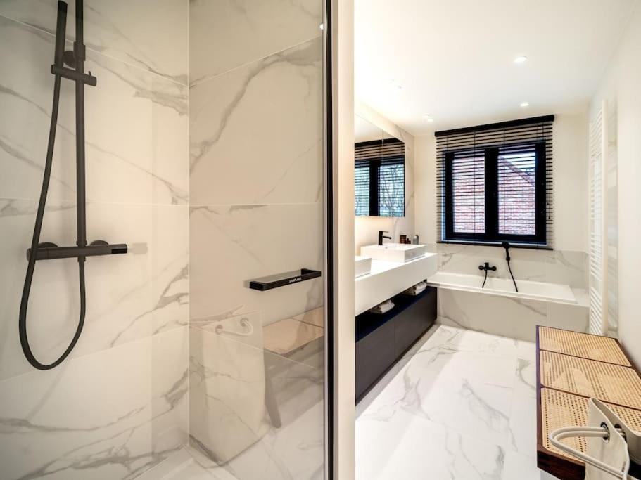 Luxurious 4BR Villa in Waterloo