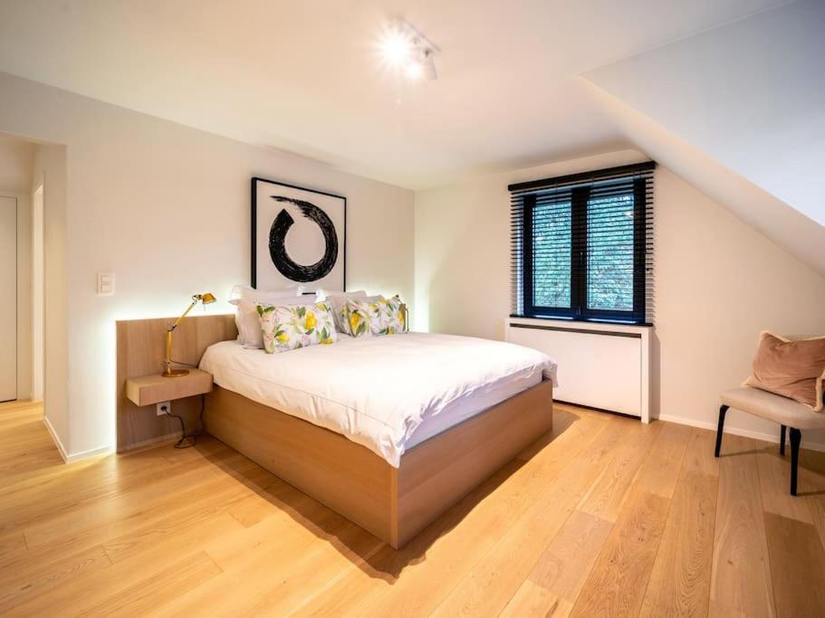 Luxurious 4BR Villa in Waterloo