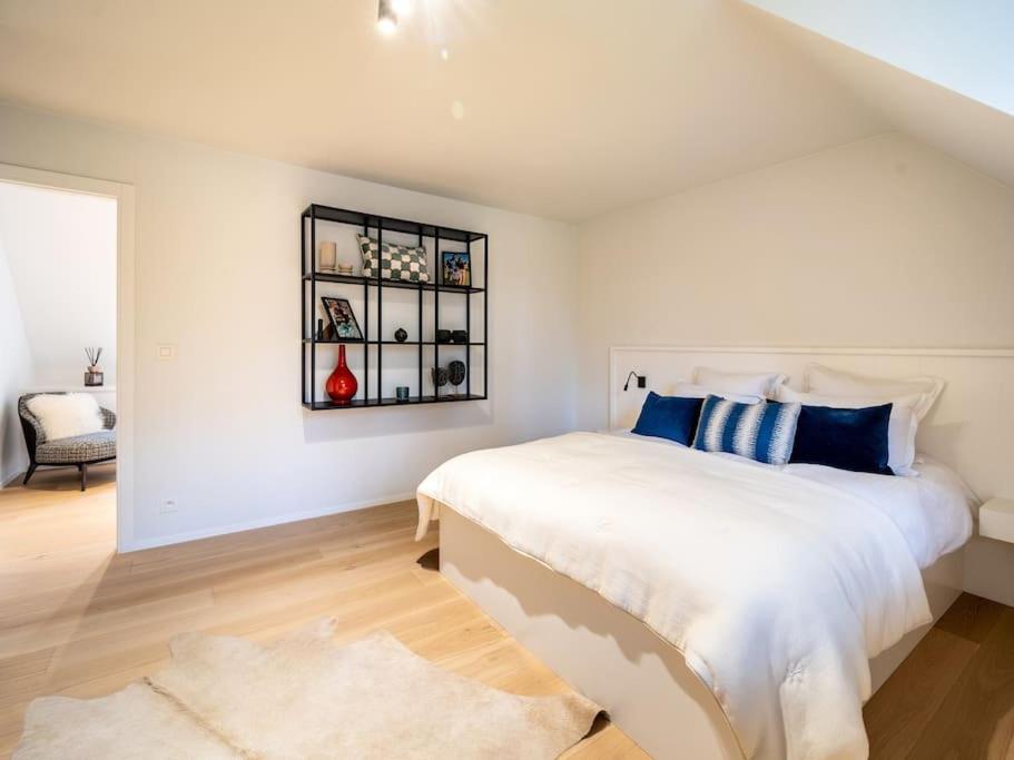 Luxurious 4BR Villa in Waterloo