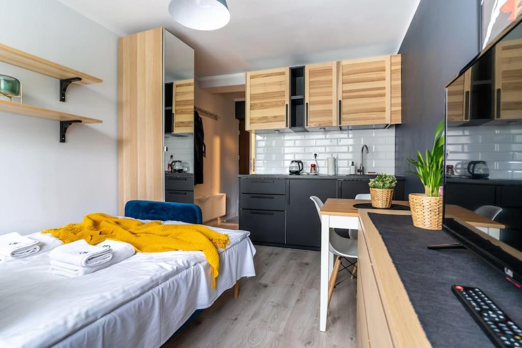 Urban Chic & Great Location & Modern Studio Apartment - #O1