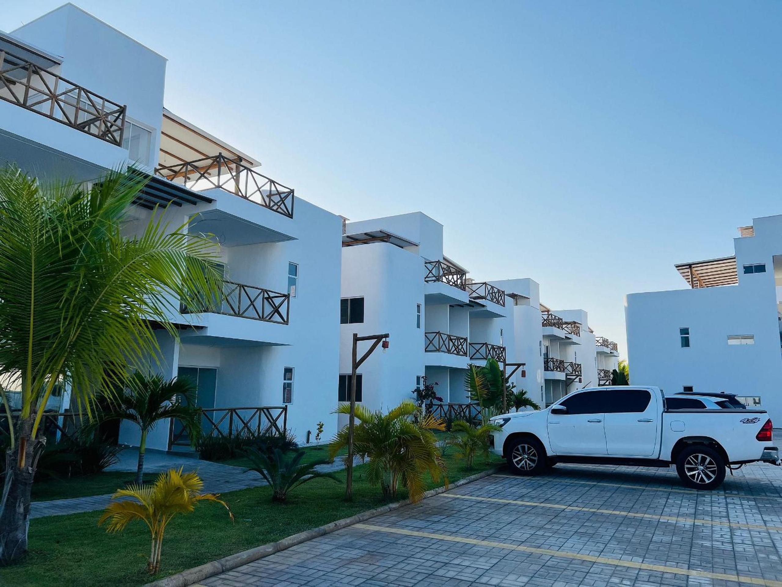 Acomodação nova, térreo, na Praia de Macapá em condomínio aconchegante e familiar