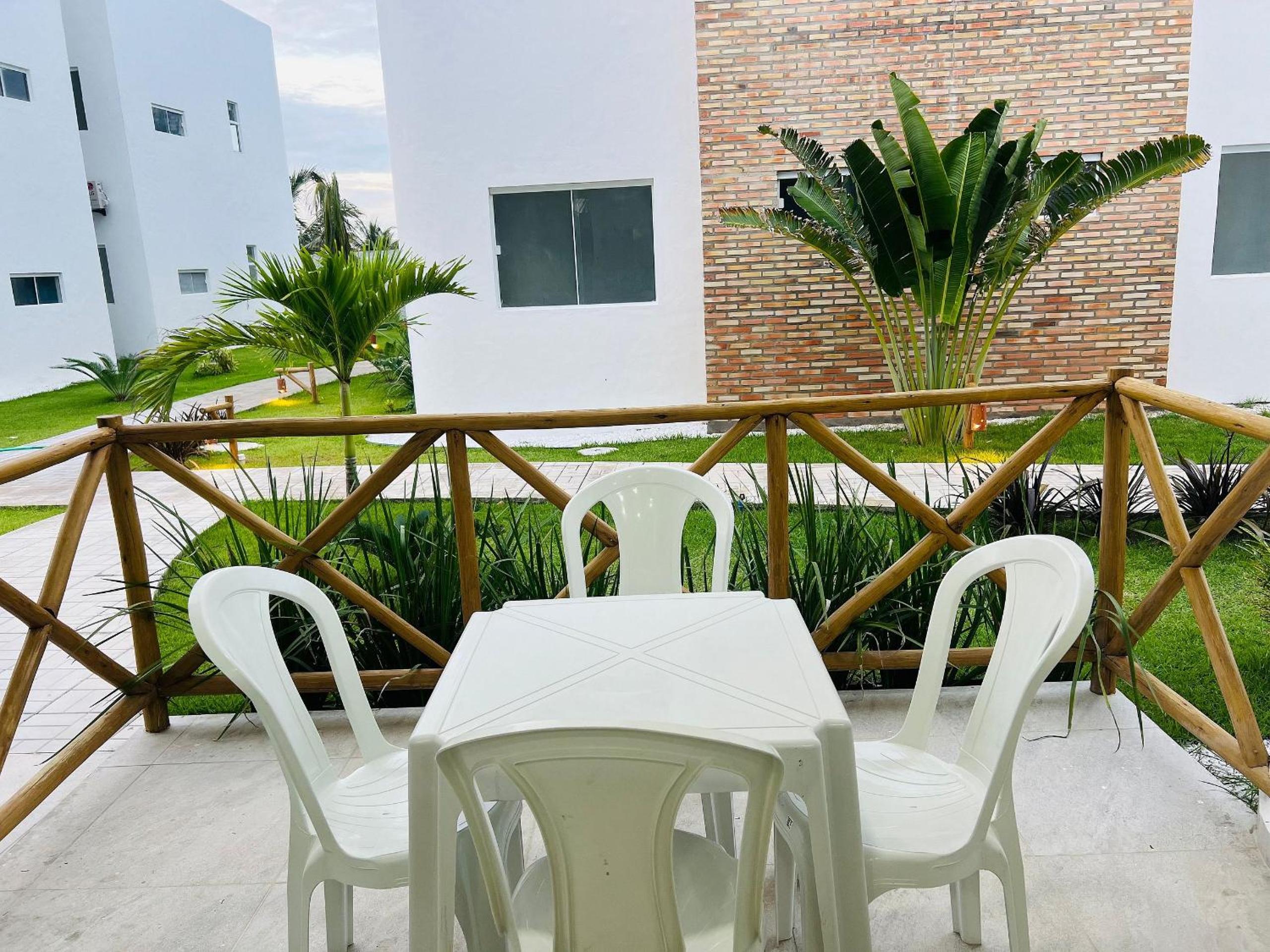 Acomodação nova, térreo, na Praia de Macapá em condomínio aconchegante e familiar