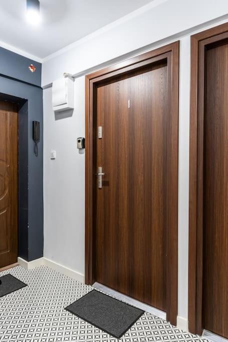 Urban Chic & Great Location & Modern Studio Apartment - #O6