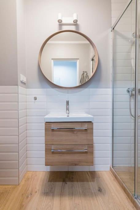 Urban Chic & Great Location & Modern Studio Apartment - #O6
