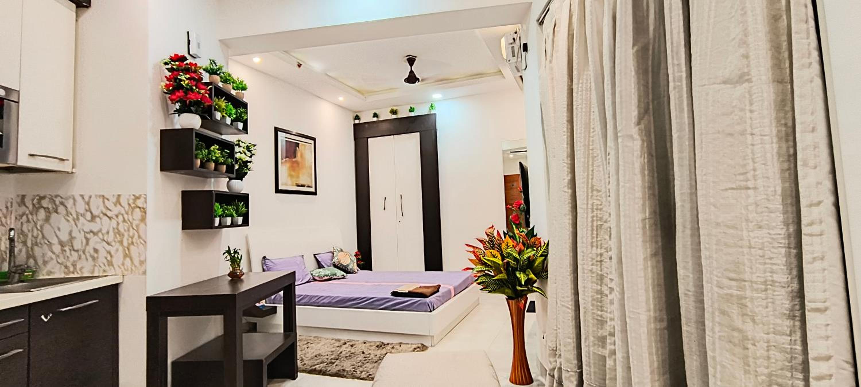 Gold Haven Studio - Luxury Studio Apartment Full Furnished With Full Facility
