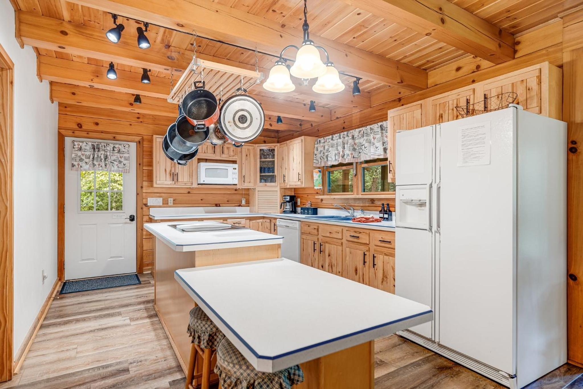 Twin Creeks Lodge by AvantStay 33 Acre Retreat