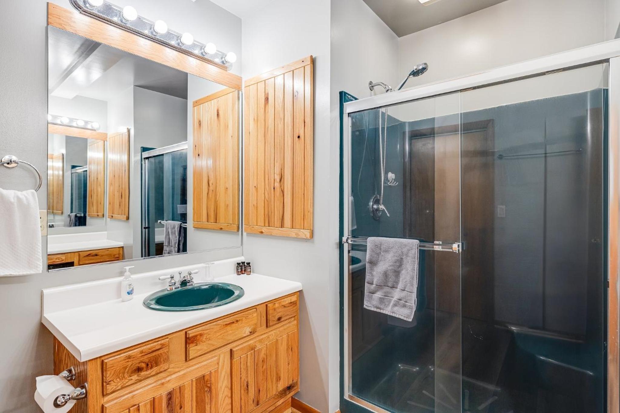 Twin Creeks Lodge by AvantStay 33 Acre Retreat