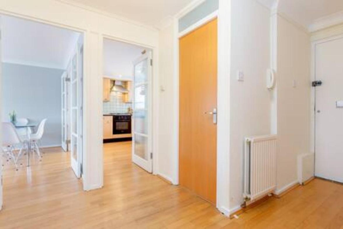 Holland Park 2 Bed Flat by BaseToGo