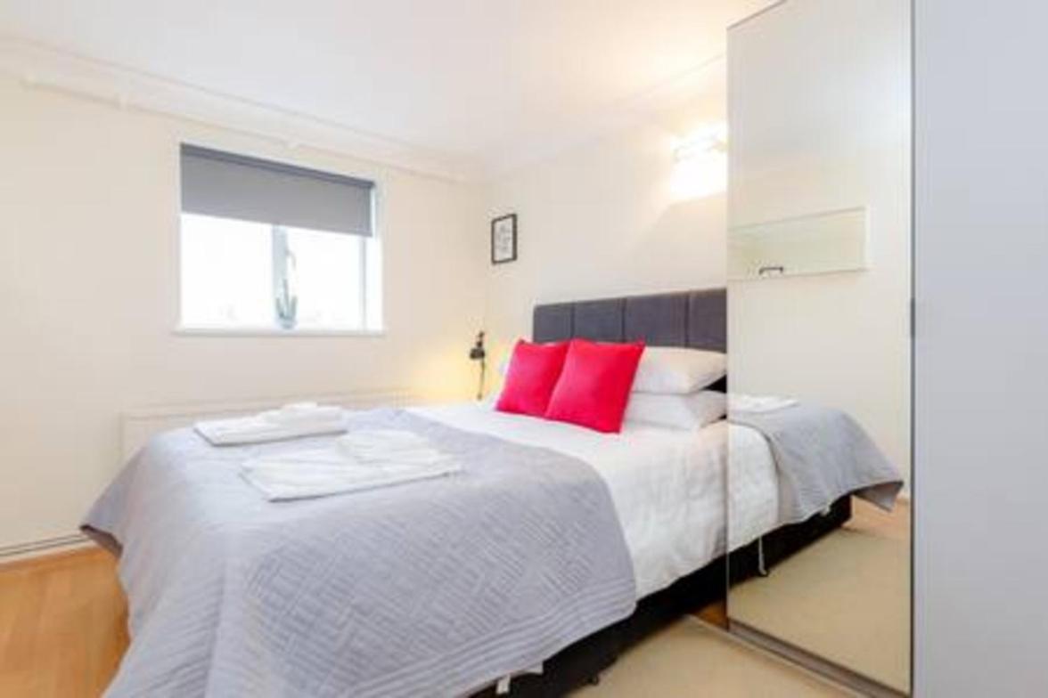 Holland Park 2 Bed Flat by BaseToGo