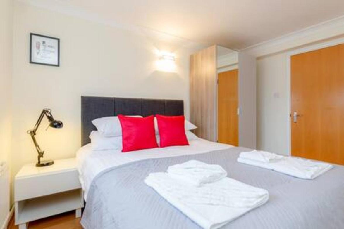 Holland Park 2 Bed Flat by BaseToGo