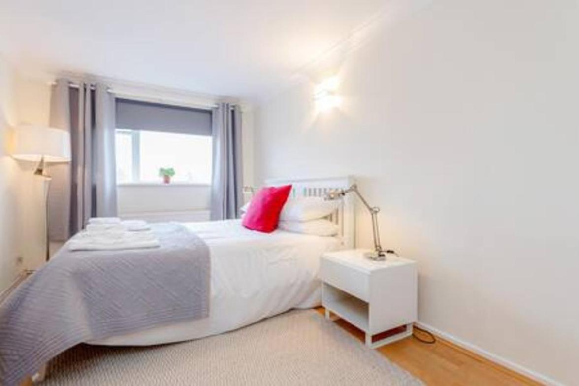 Holland Park 2 Bed Flat by BaseToGo