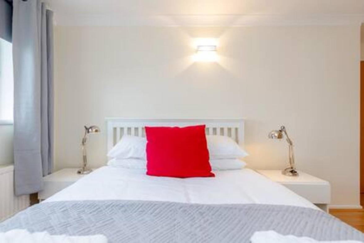 Holland Park 2 Bed Flat by BaseToGo