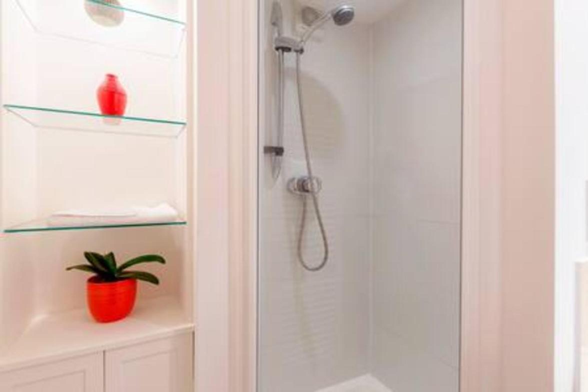 Holland Park 2 Bed Flat by BaseToGo