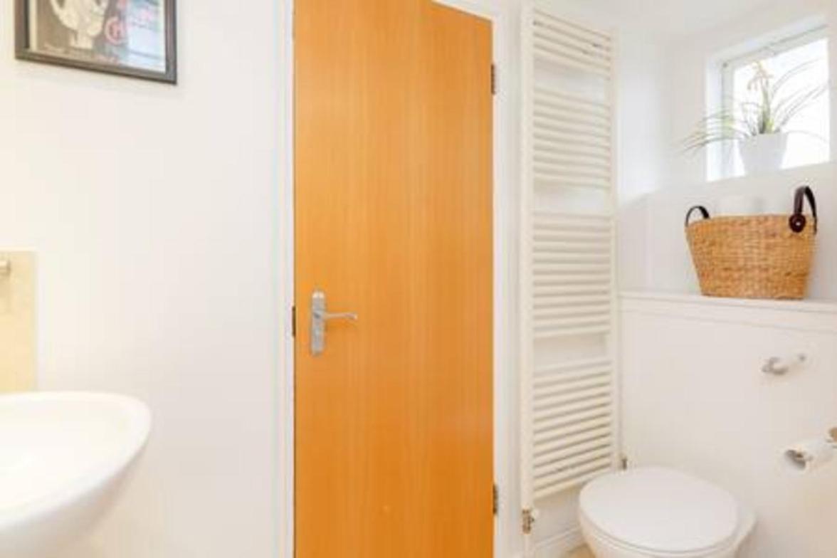 Holland Park 2 Bed Flat by BaseToGo