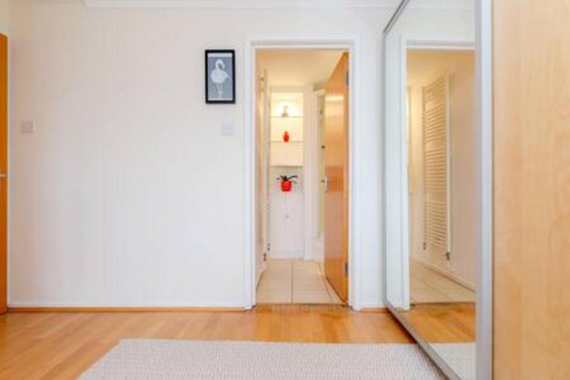 Holland Park 2 Bed Flat by BaseToGo