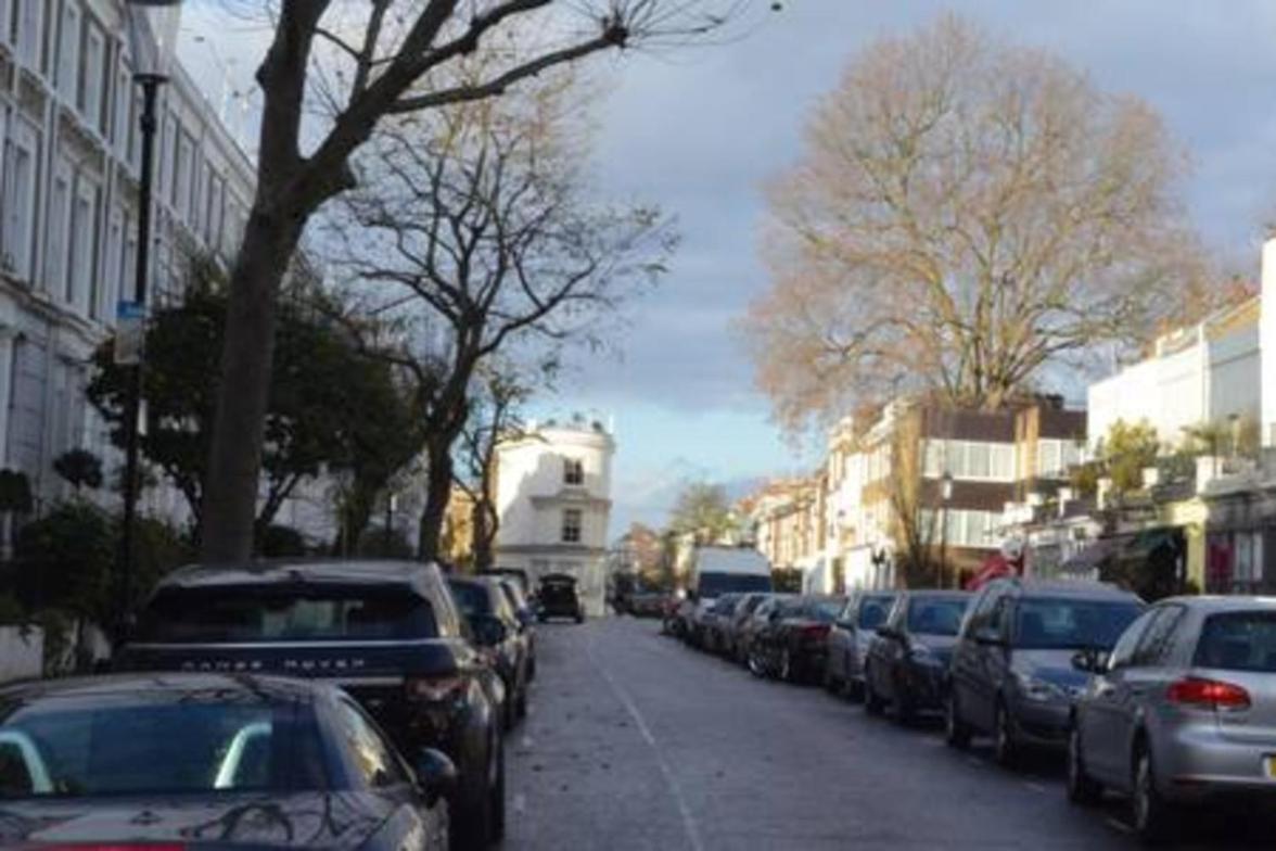 Holland Park 2 Bed Flat by BaseToGo