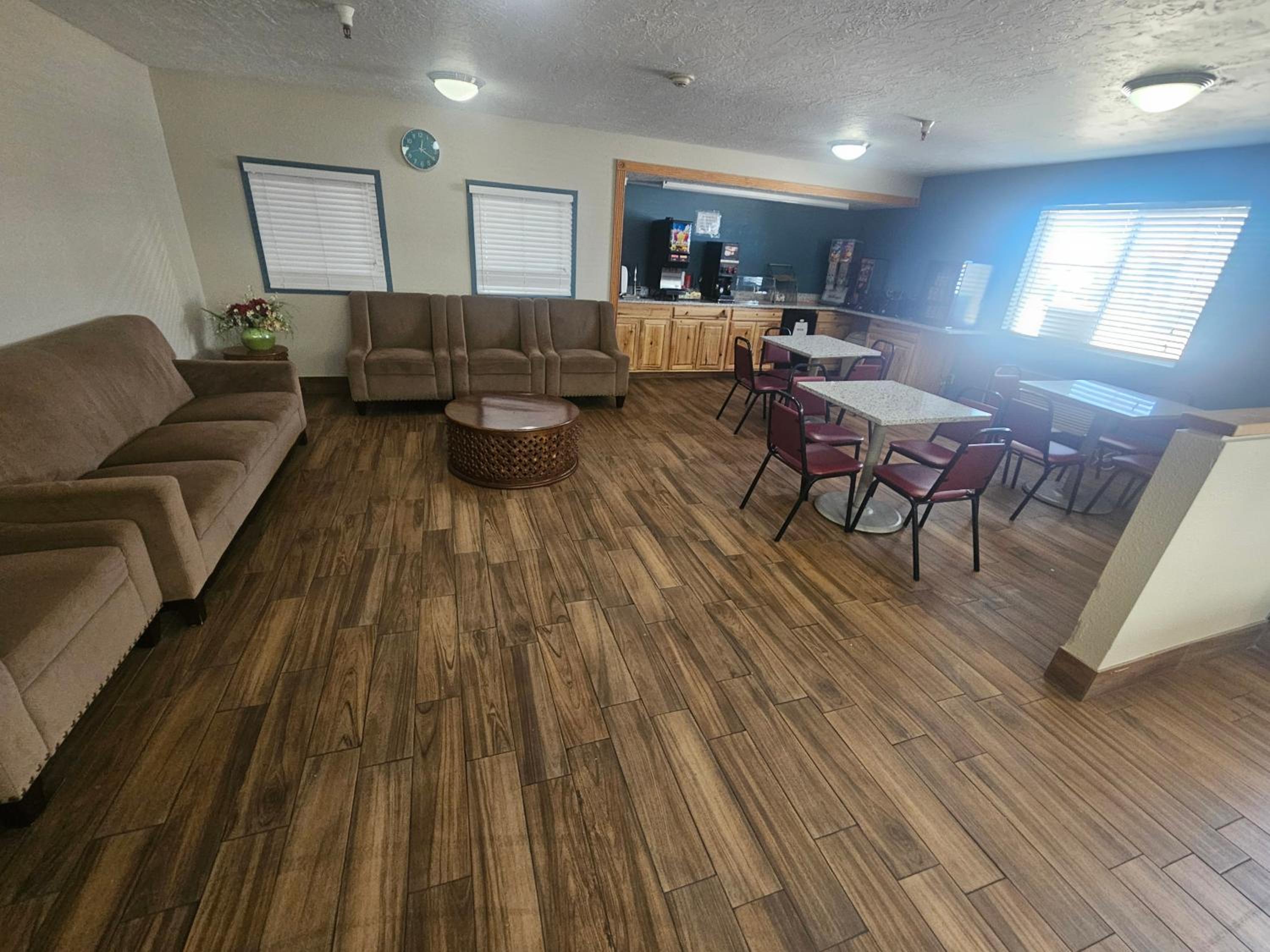 Beaver Vacations - Hotel Zyva - Property Image 2