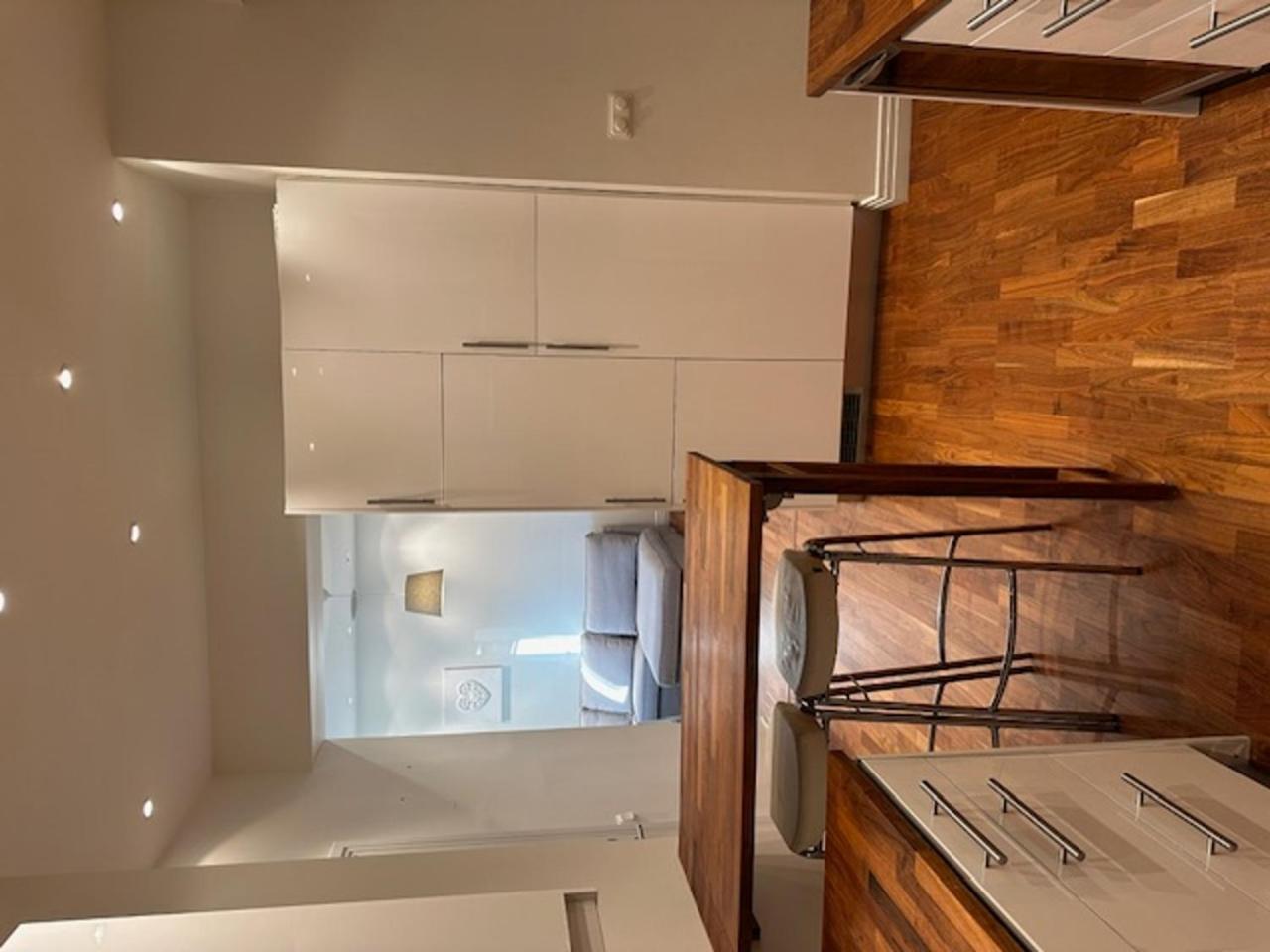Luxury Apartment In City Hotspot