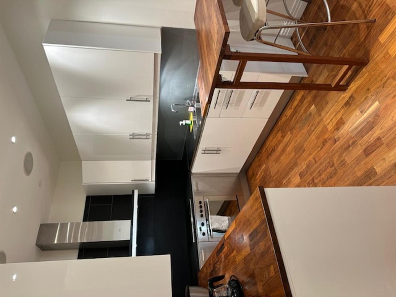 Luxury Apartment In City Hotspot