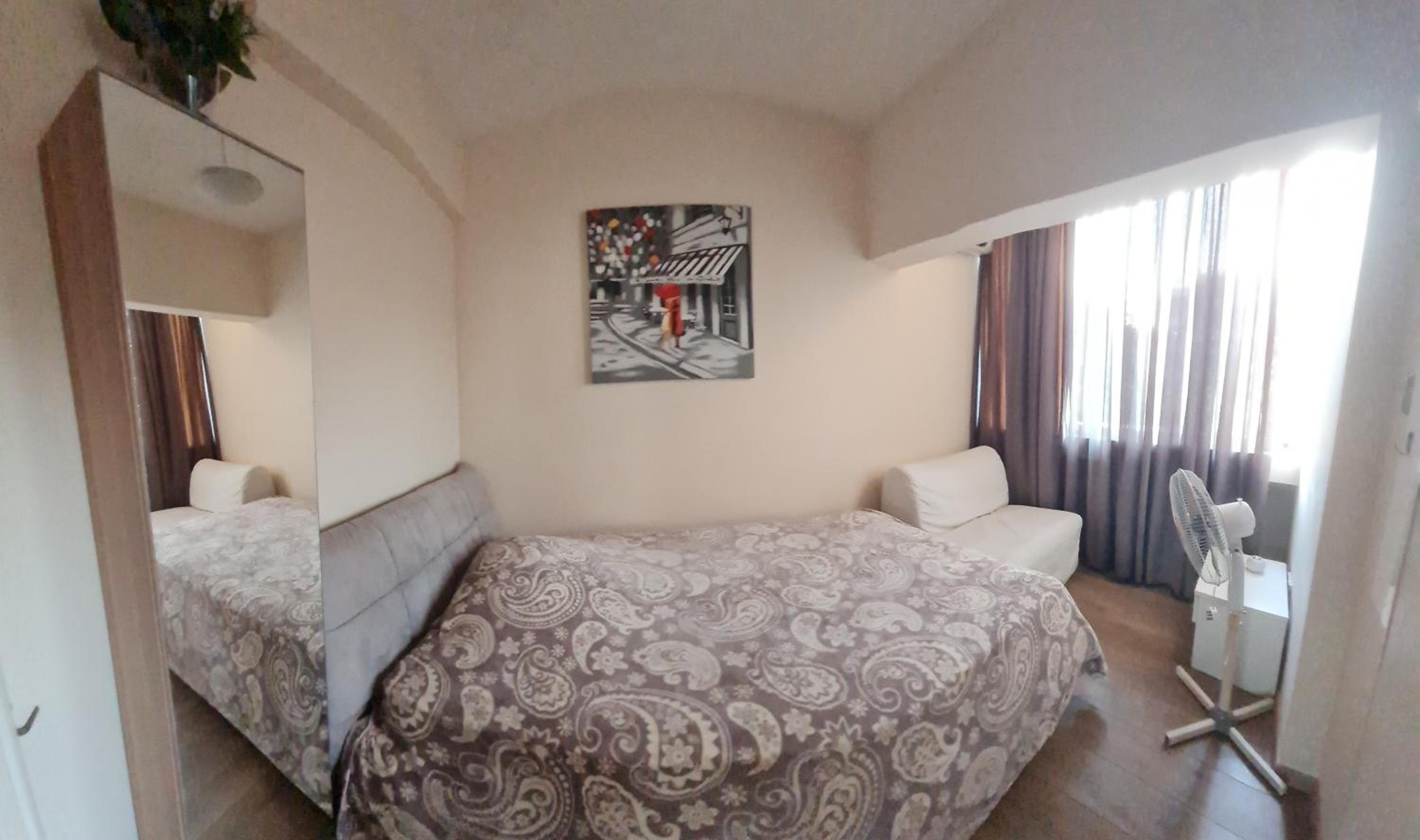 flat next to papas