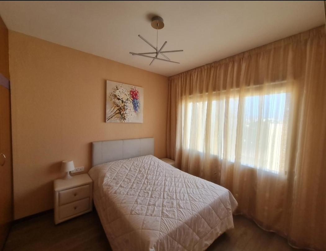 flat next to papas
