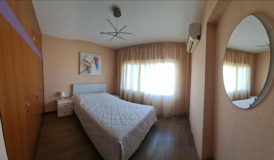 flat next to papas