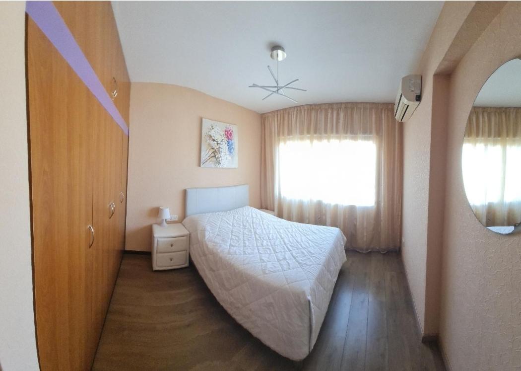 flat next to papas