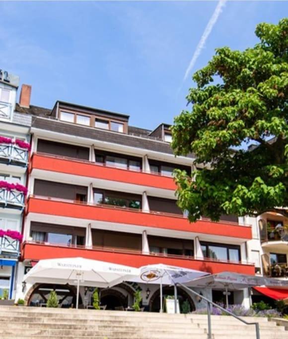 Apartment mit Balkon am Rhein