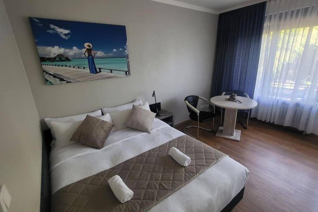 Apartment mit Balkon am Rhein