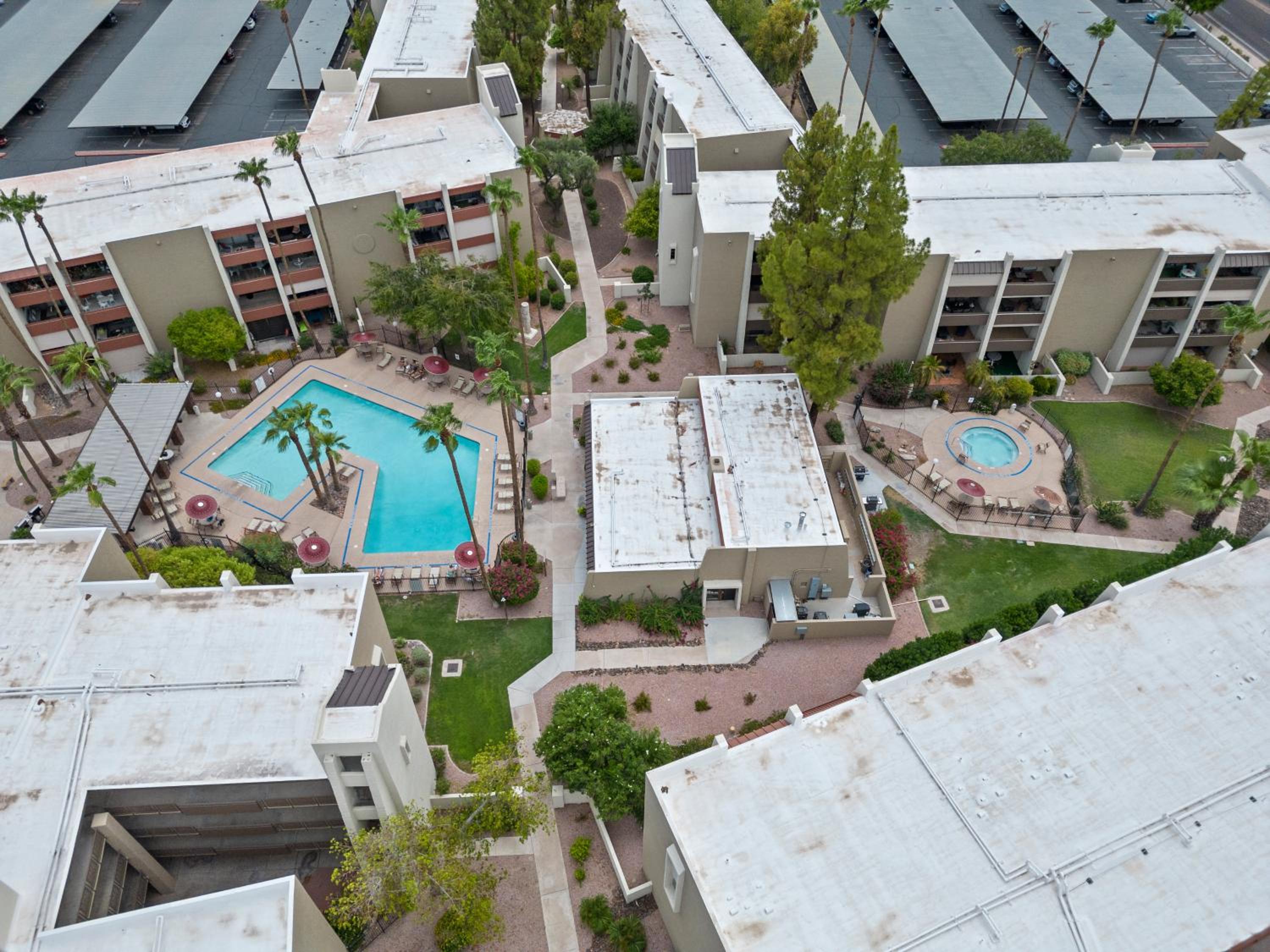 Cozy 2br Condo W Pool Near Old Town view 4