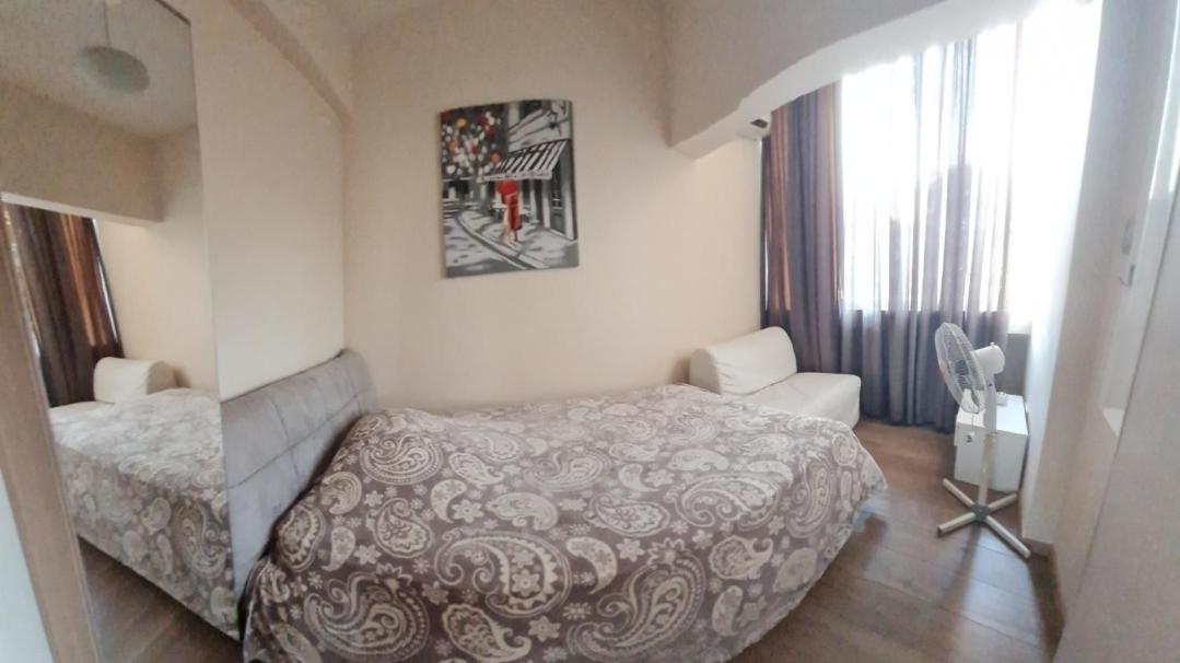 flat next to papas