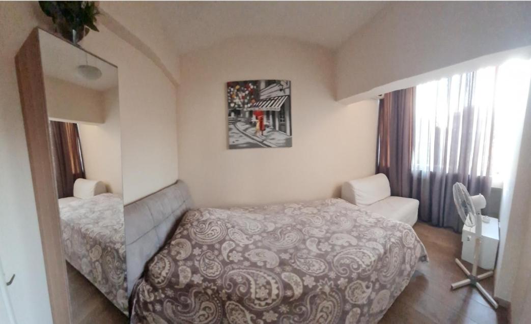 flat next to papas