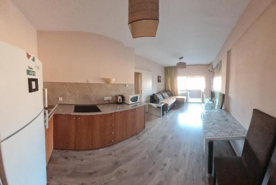 flat next to papas