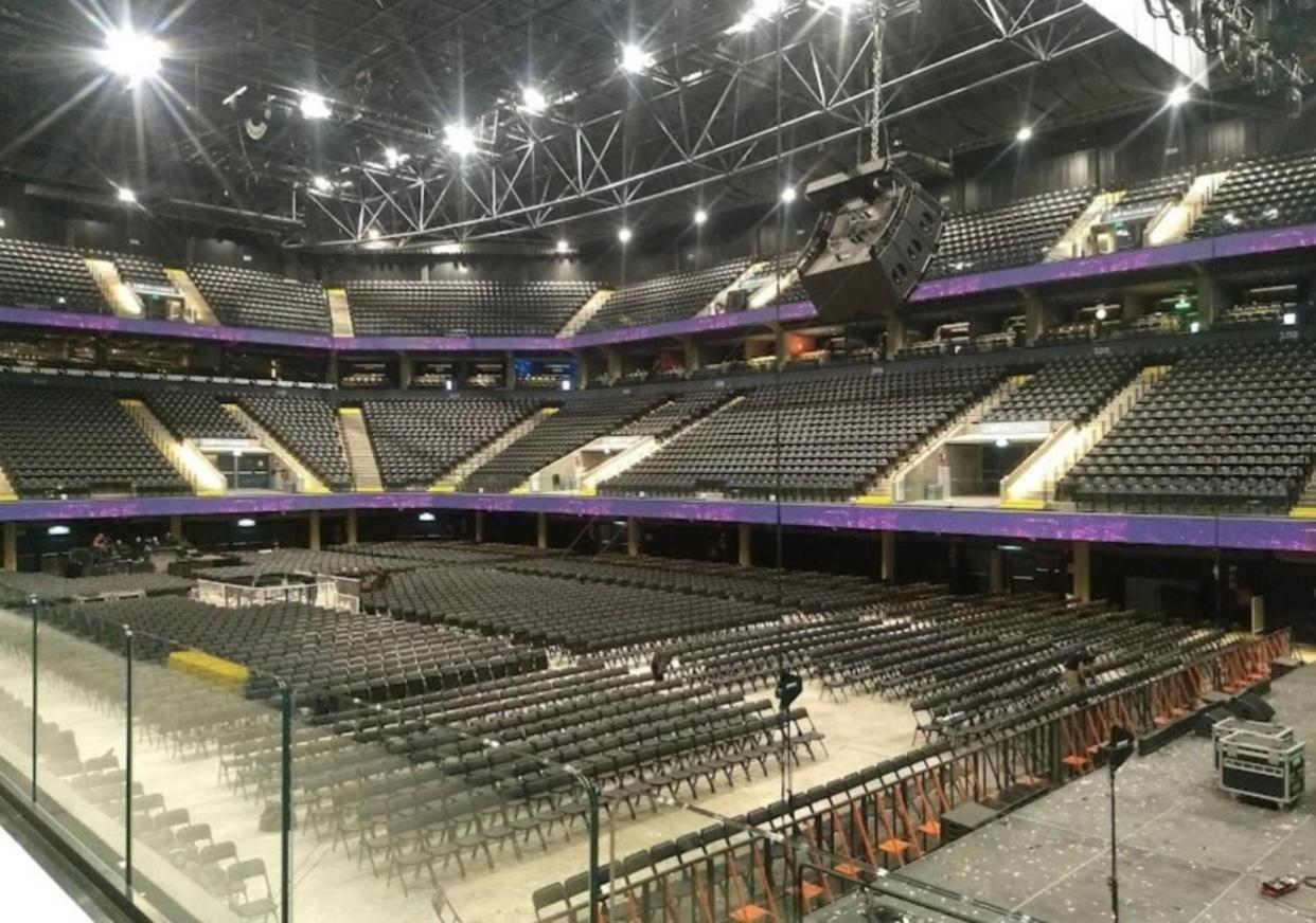 Movistar Arena caminando!! capacidad 1 a 3 personas, a estrenar premium con balcon