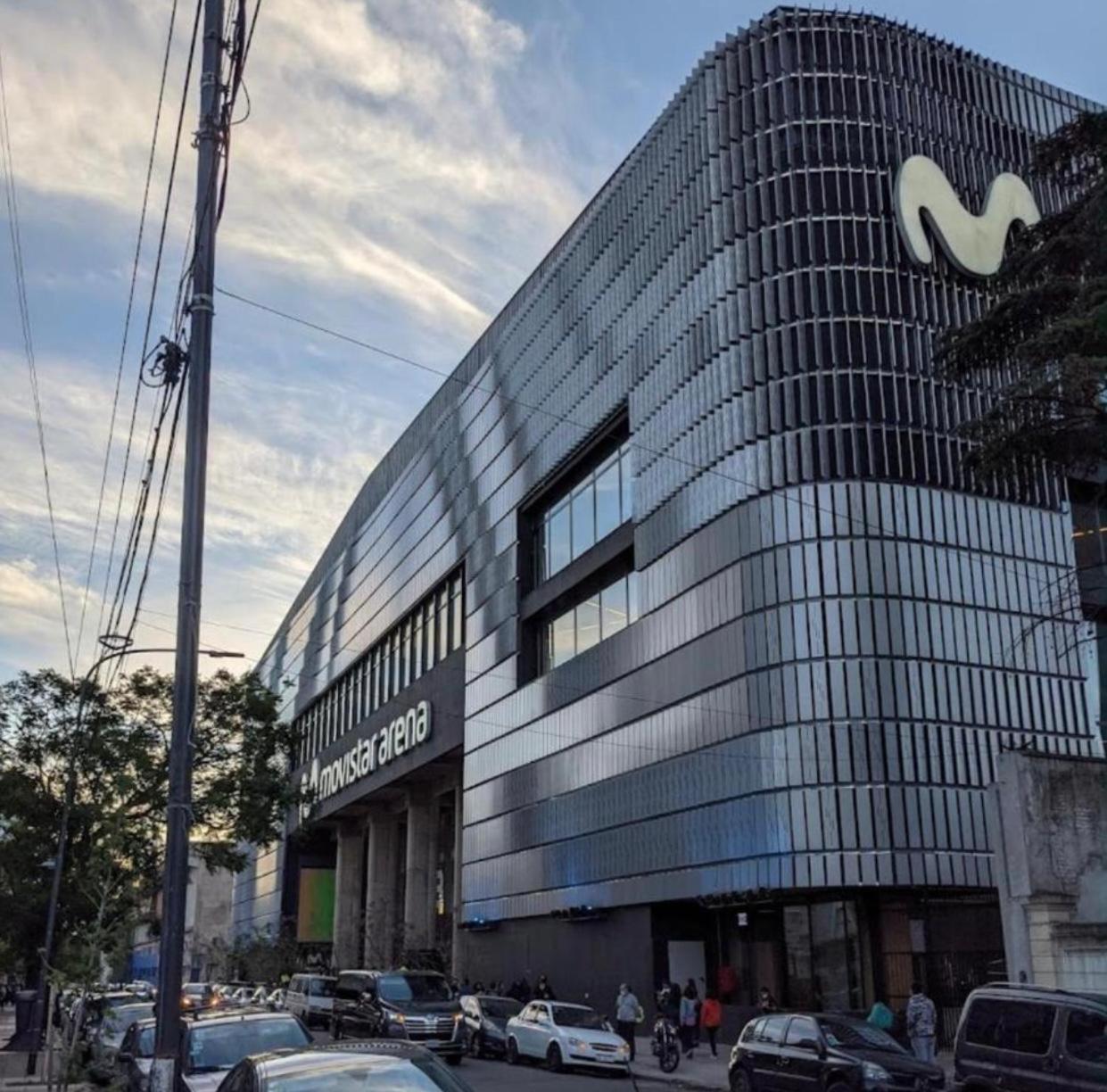 Movistar Arena caminando!! capacidad 1 a 3 personas, a estrenar premium con balcon