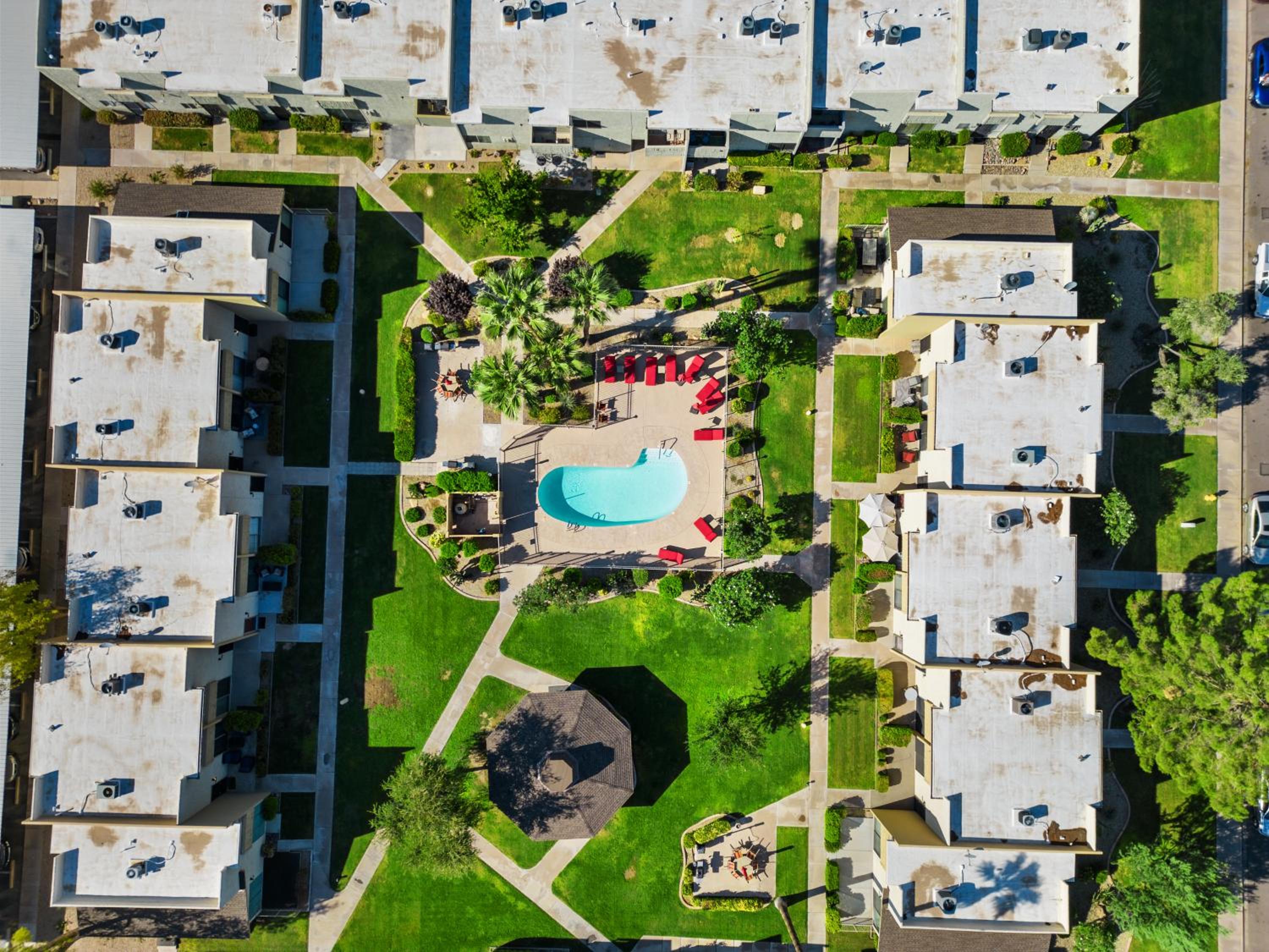 Top-notch 2br Spacious Condo With Shared Pool view 4