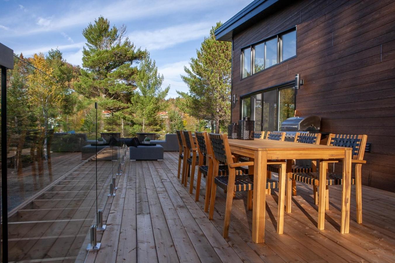Le Roselin On Lake Ouareau Hot tub & Pool Table
