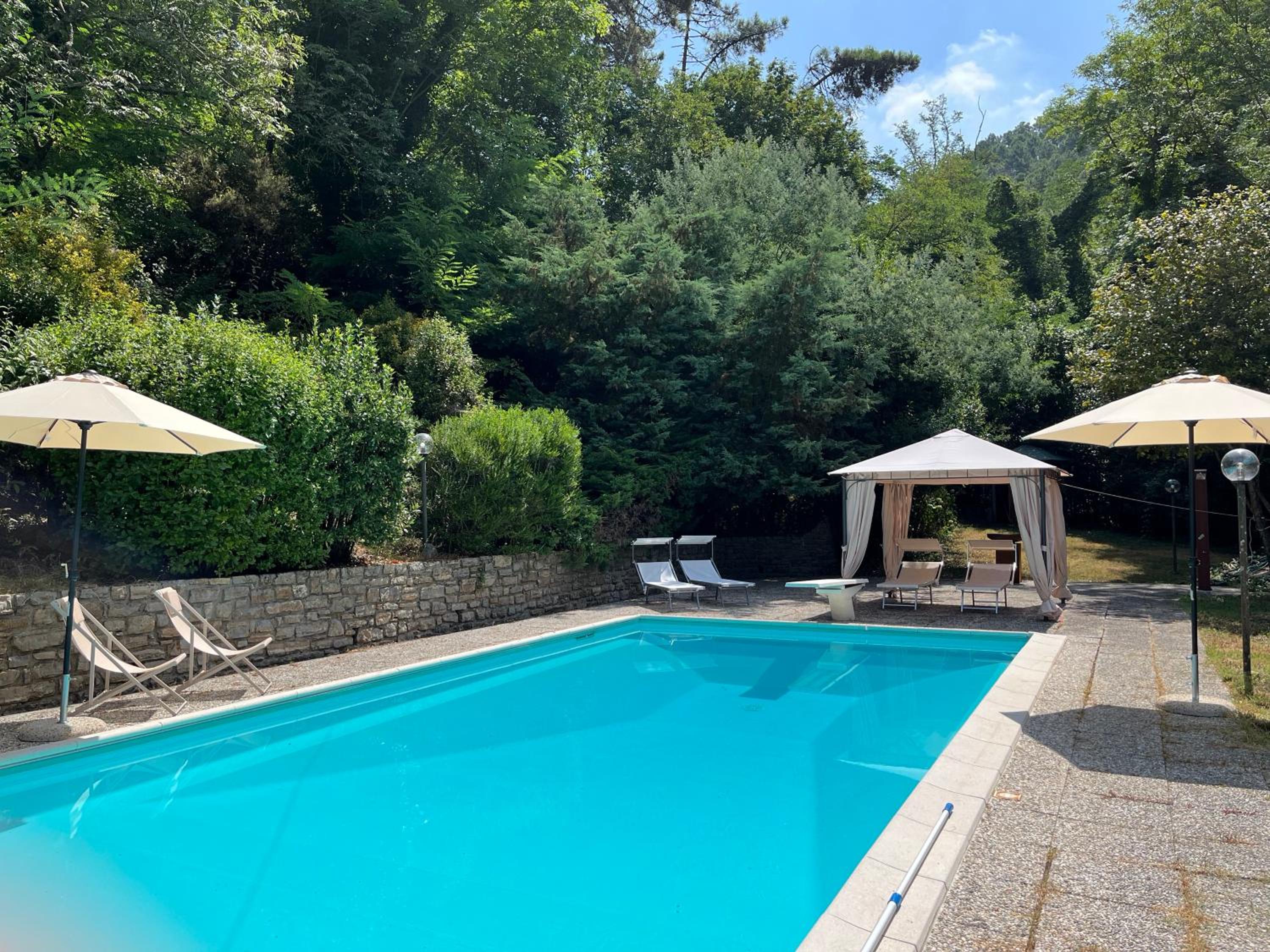 Villa Rosa in Lucca - charming Tuscan villa with private pool view 2